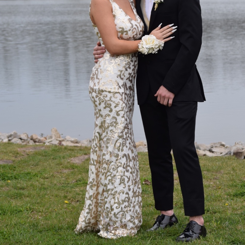 PROM DRESS - Picture 3 of 4